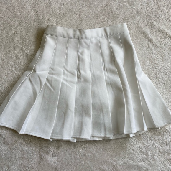 White tennis skirt with BUILT IN shorts - Picture 2 of 4